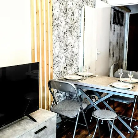 Le Petit Nid, T2 Rez De Jardin Avec Parking - Et Commerces A 15 A Pied Lejlighed *
