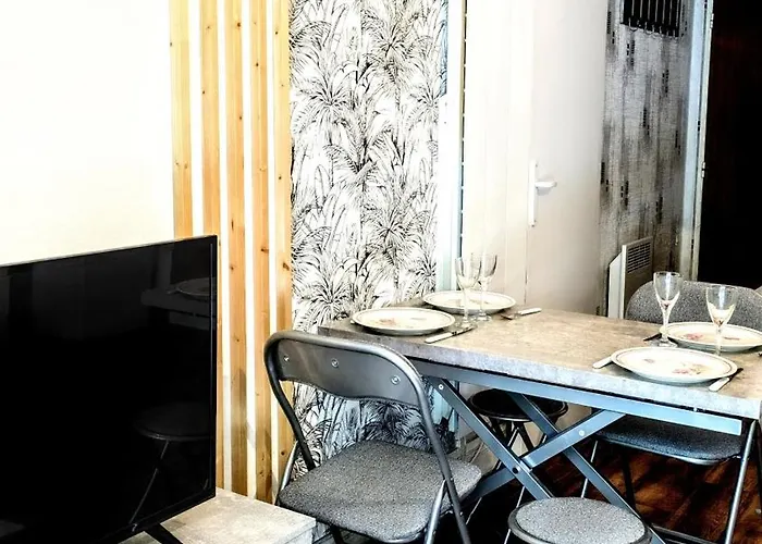 Le Petit Nid, T2 Rez De Jardin Avec Parking - Et Commerces à 15 à Pied Appartamento *